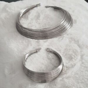 Ladies silver wire choker and bracelet